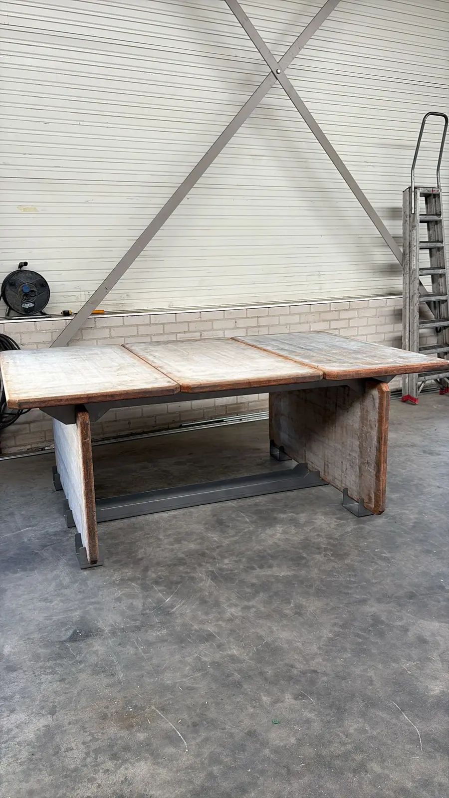 The table viewed obliquely in Reinier's workshop